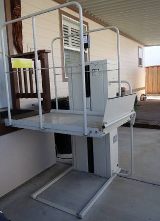 File:Wheelchair lift.jpg