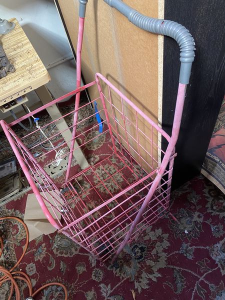 File:Clutter-cart.jpg
