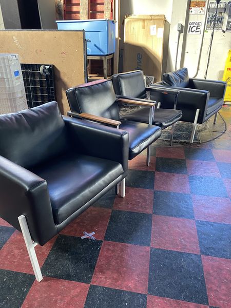 File:Clutter-chairs.jpg