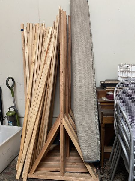 File:Clutter-wood.jpg